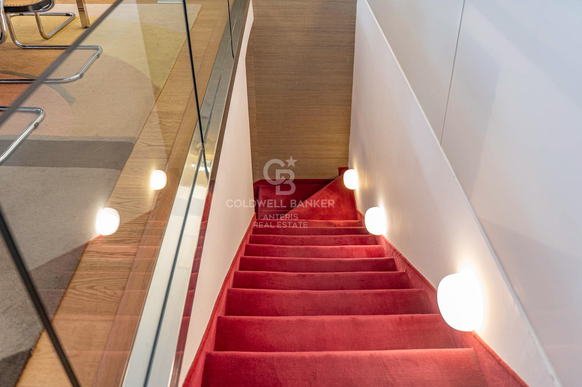 Luminoso duplex de 176m2  construidos, con terraza de 32m2, en Vila de Gracia.