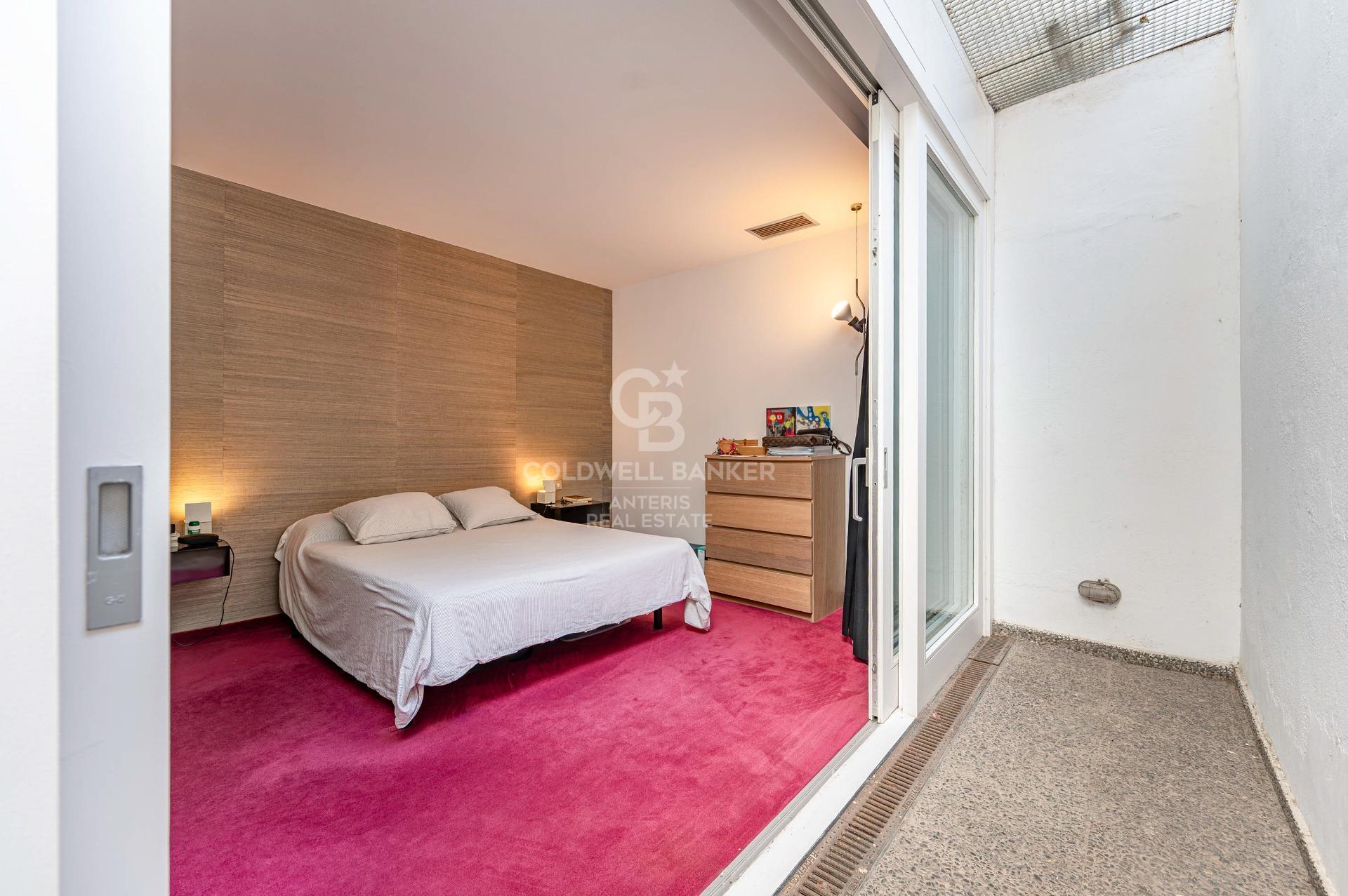 Luminoso duplex de 176m2  construidos, con terraza de 32m2, en Vila de Gracia.