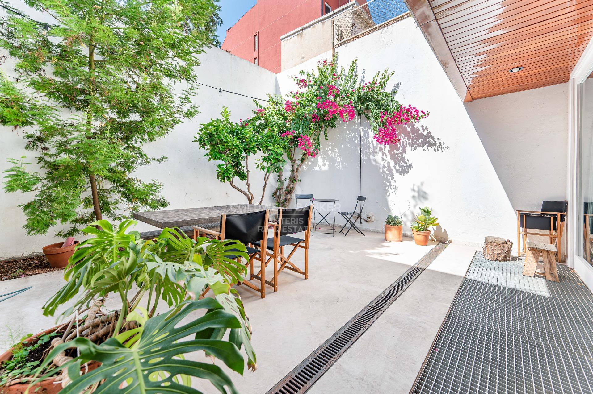Luminoso duplex de 176m2  construidos, con terraza de 32m2, en Vila de Gracia.