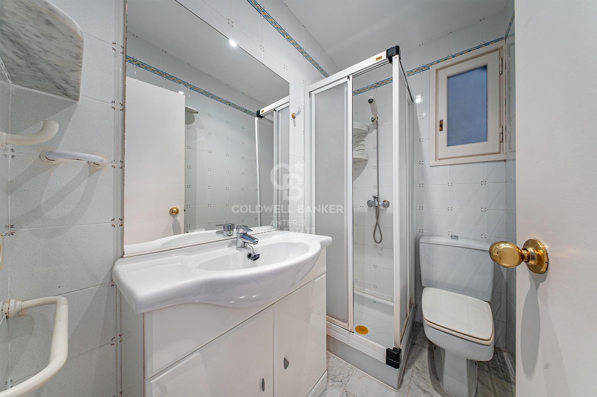 Seafront apartment with terrace and open sea views in Lloret de Mar, with the option to purchase a parking space