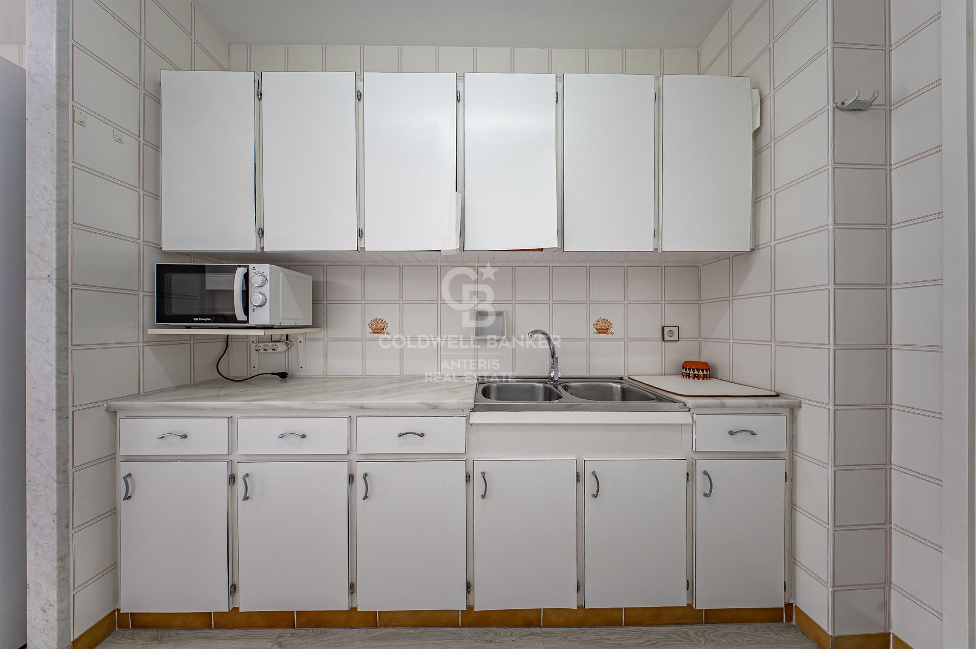 Seafront apartment with terrace and open sea views in Lloret de Mar, with the option to purchase a parking space