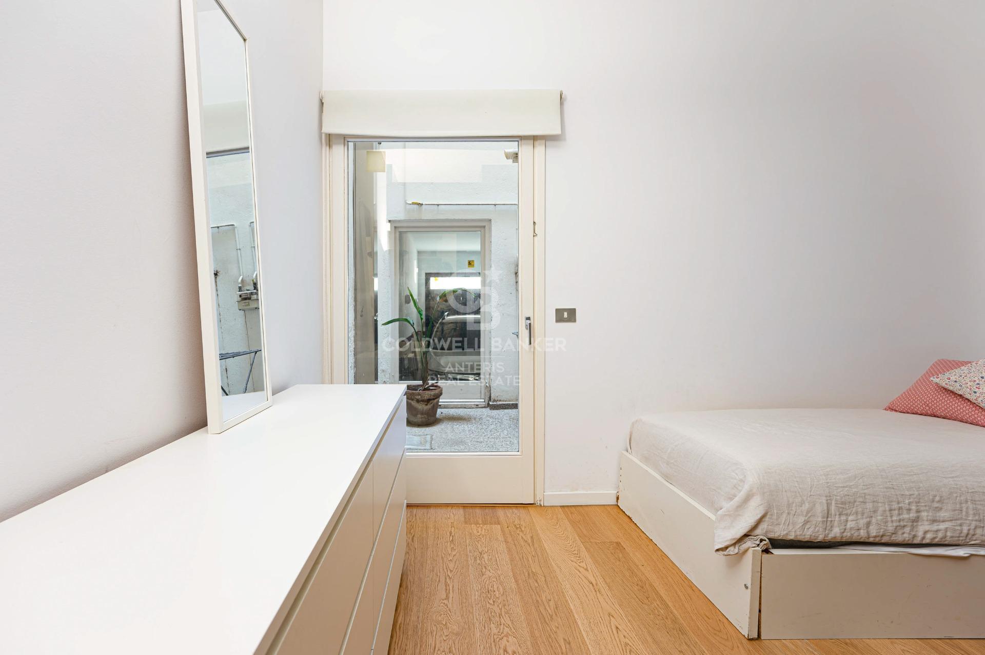 Luminoso duplex de 176m2  construidos, con terraza de 32m2, en Vila de Gracia.