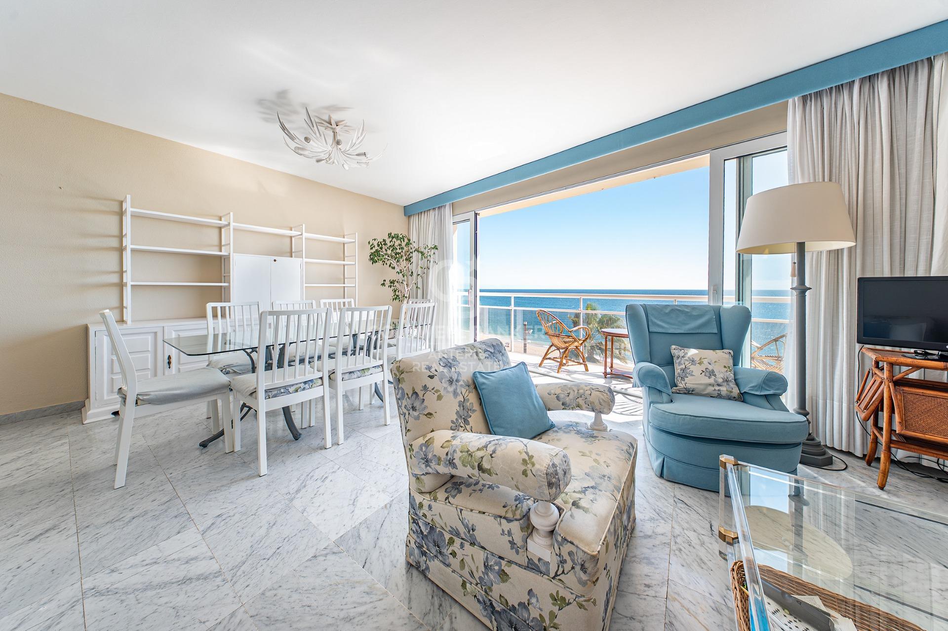Seafront apartment with terrace and open sea views in Lloret de Mar, with the option to purchase a parking space