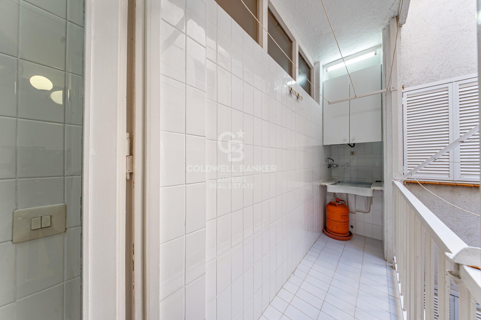 Seafront apartment with terrace and open sea views in Lloret de Mar, with the option to purchase a parking space