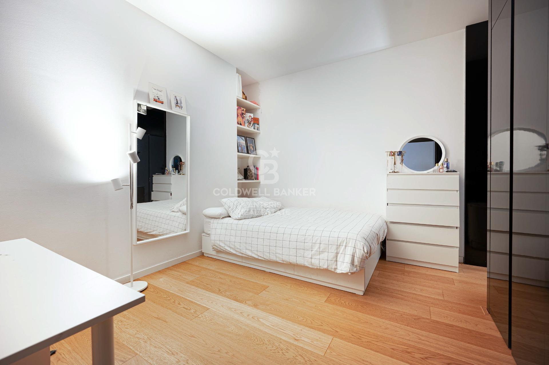 Luminoso duplex de 176m2  construidos, con terraza de 32m2, en Vila de Gracia.