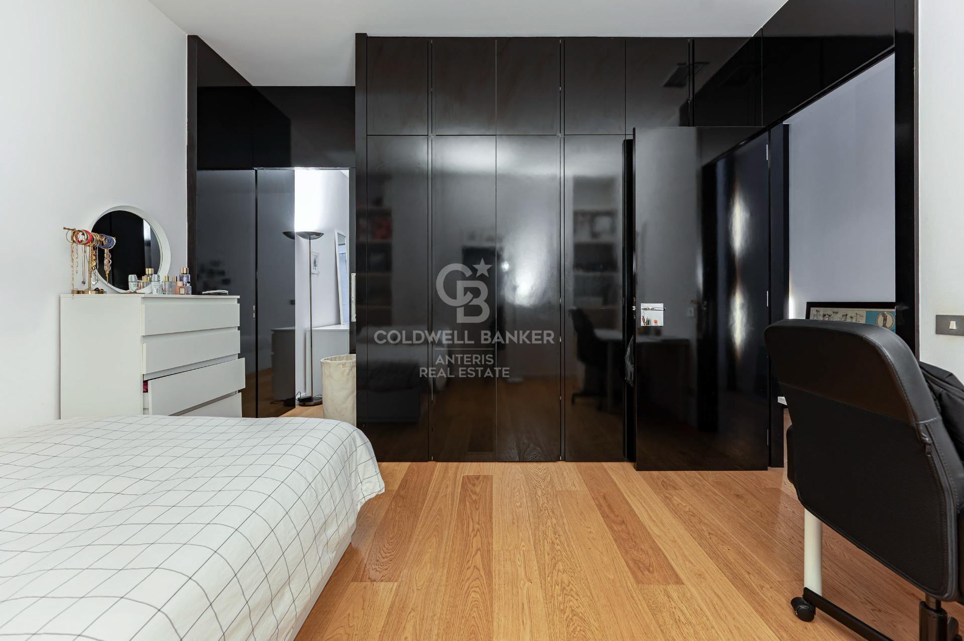 Luminoso duplex de 176m2  construidos, con terraza de 32m2, en Vila de Gracia.
