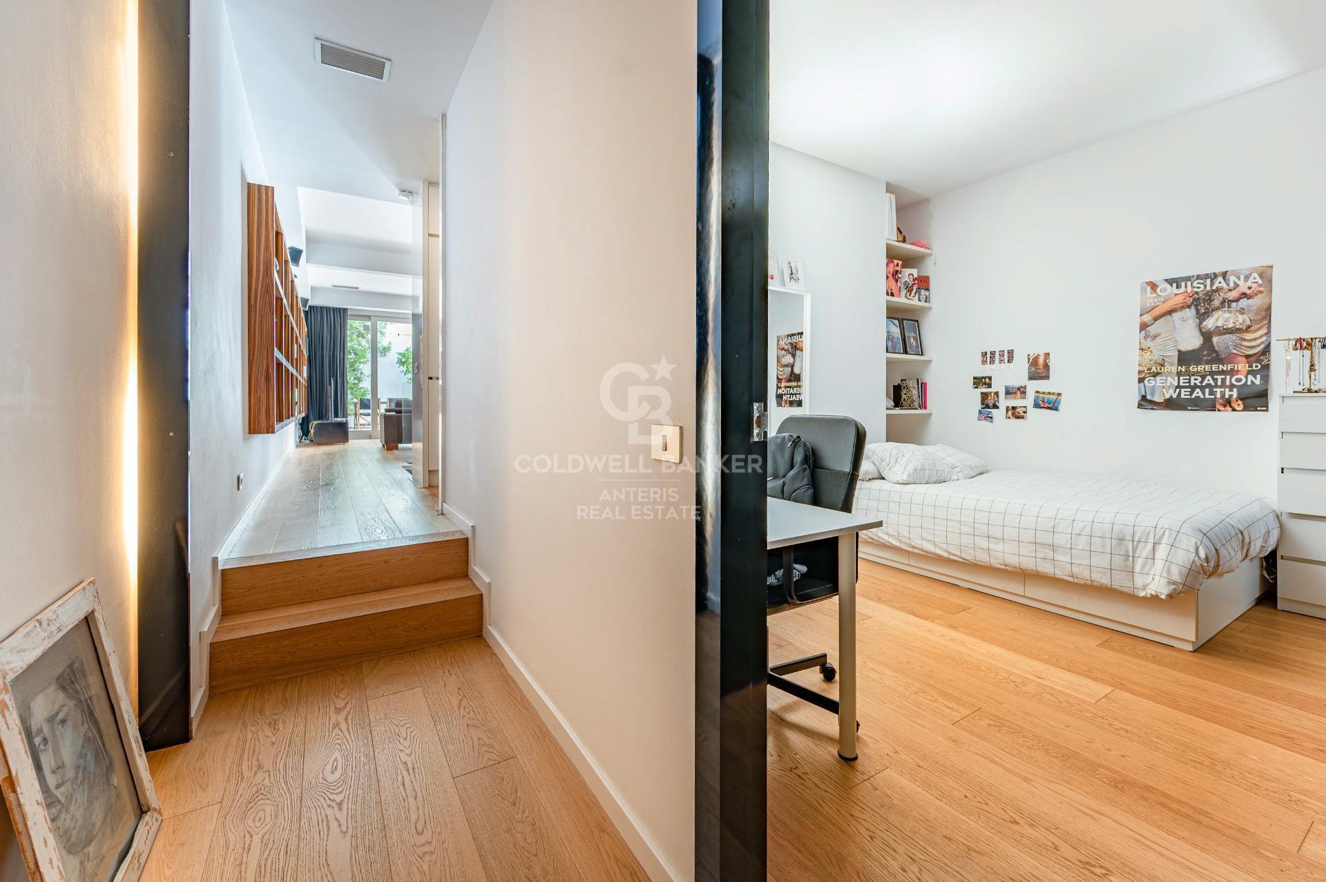 Luminoso duplex de 176m2  construidos, con terraza de 32m2, en Vila de Gracia.