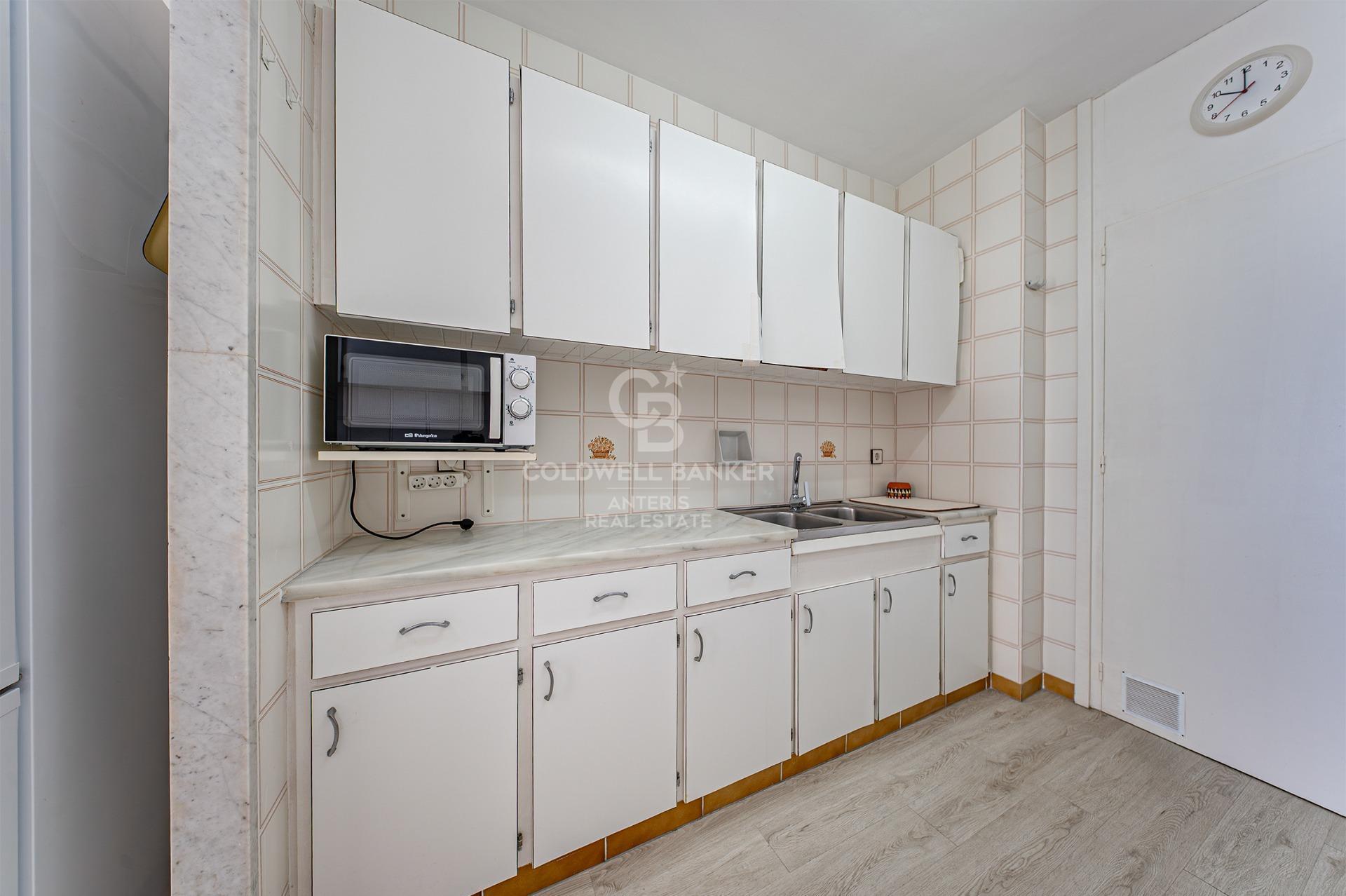 Seafront apartment with terrace and open sea views in Lloret de Mar, with the option to purchase a parking space