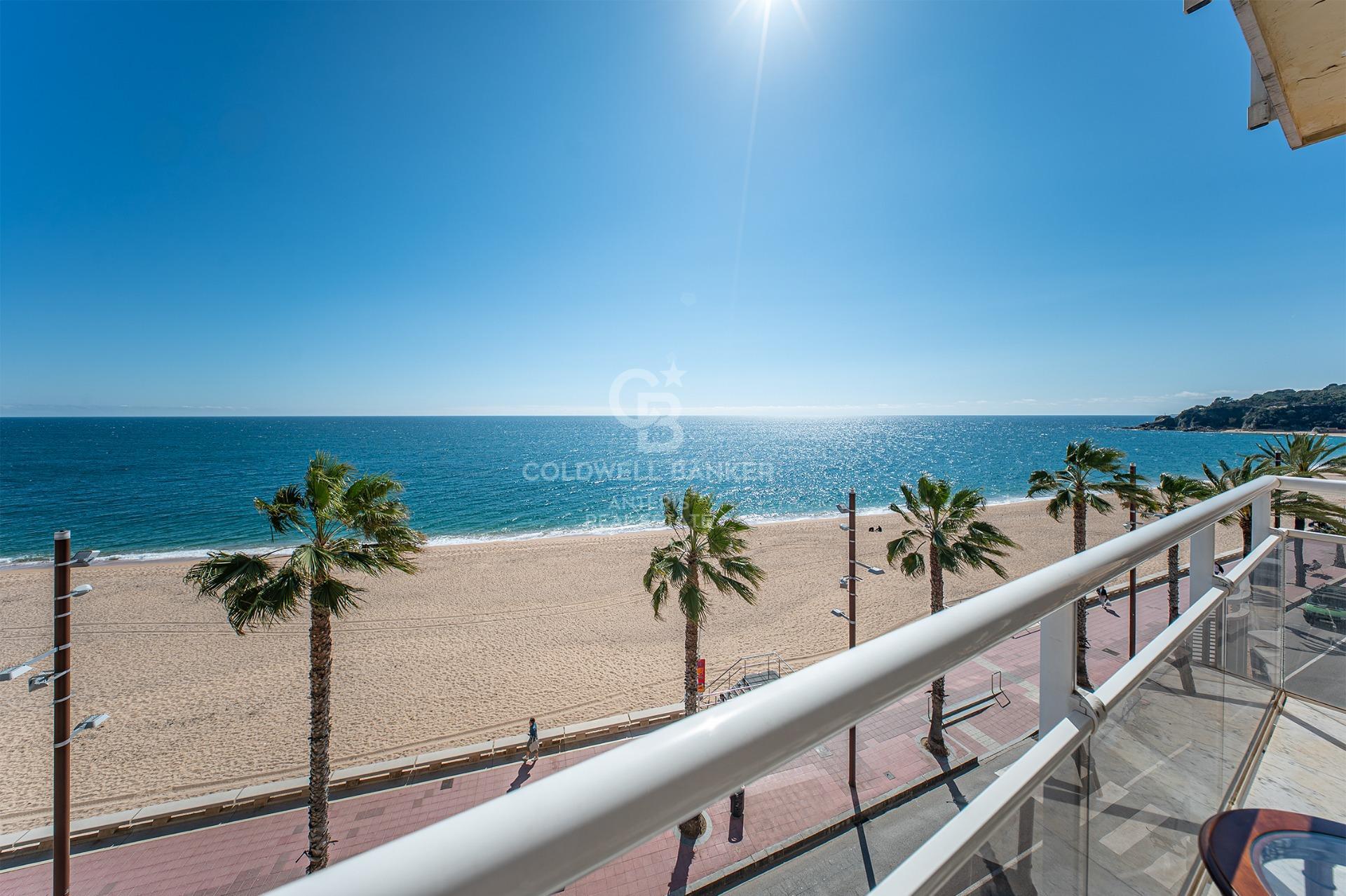 Seafront apartment with terrace and open sea views in Lloret de Mar, with the option to purchase a parking space