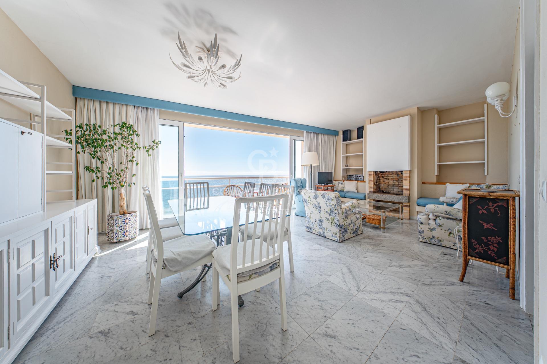 Seafront apartment with terrace and open sea views in Lloret de Mar, with the option to purchase a parking space