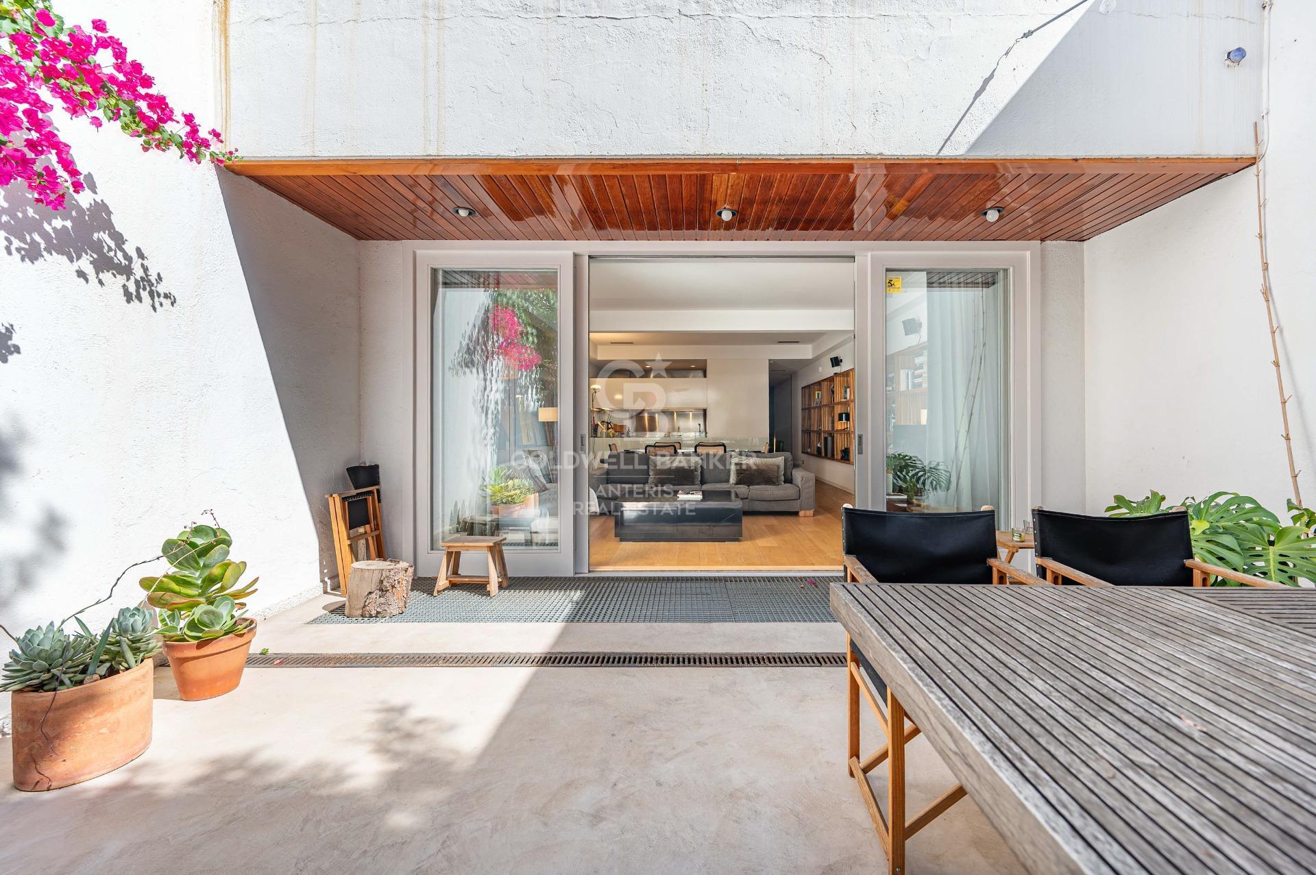 Luminoso duplex de 176m2  construidos, con terraza de 32m2, en Vila de Gracia.