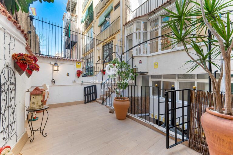 200 m² Triplex with Two Private Terraces and Private Lift in a Period Building near Montjuïc