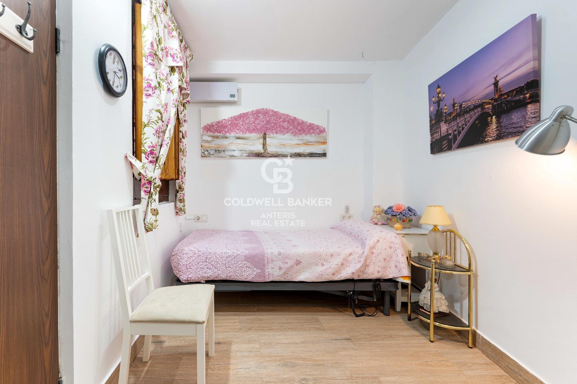 Tríplex de 200 m² con dos terrazas privadas y ascensor en finca regia junto a Montjuïc