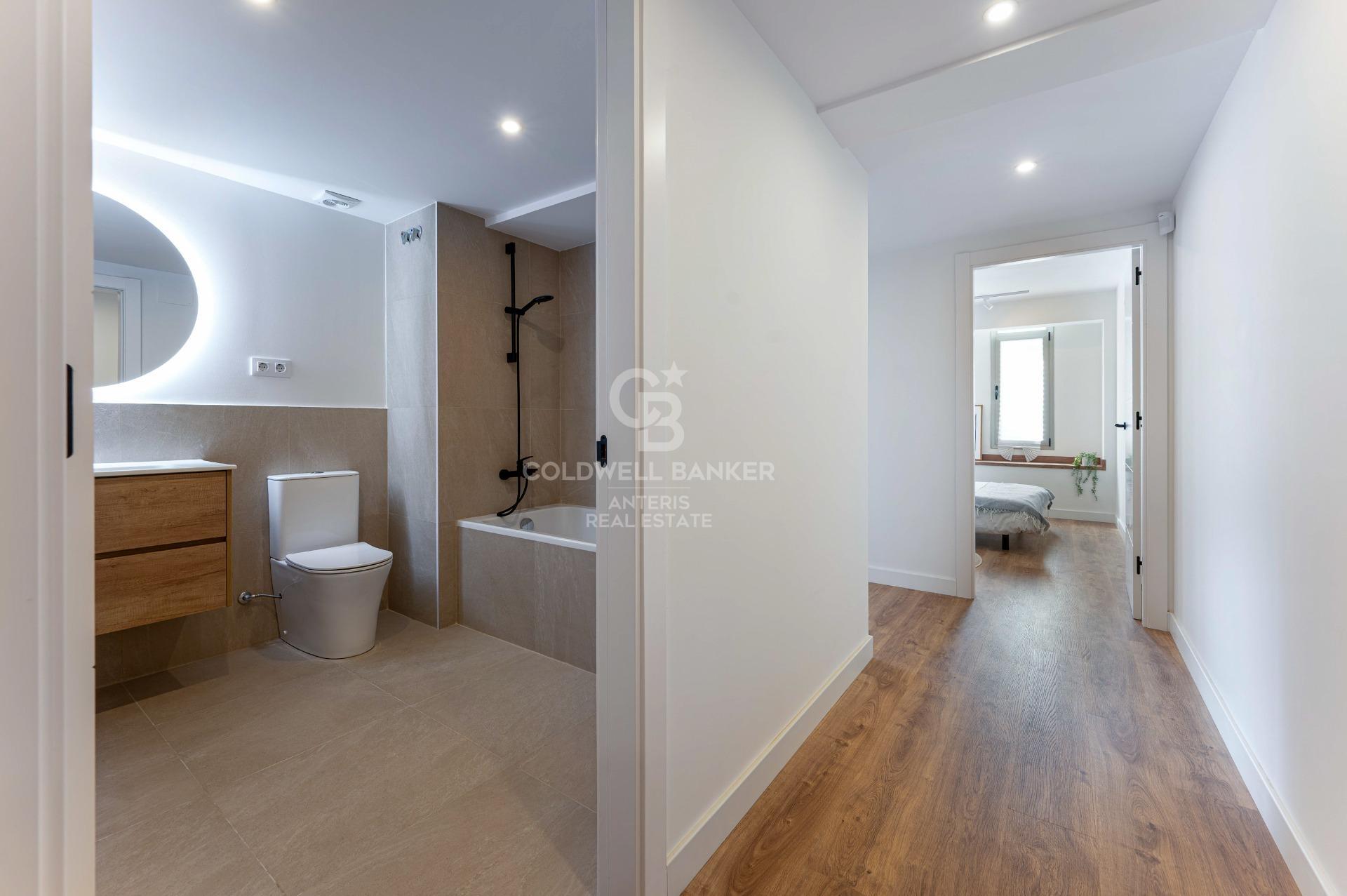 Vivienda recién reformada con trastero en finca con servicio de conserjería.