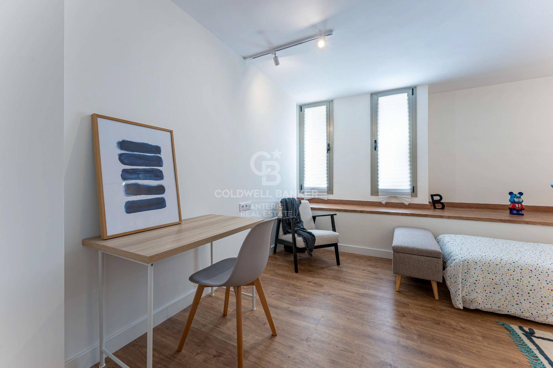 Vivienda recién reformada con trastero en finca con servicio de conserjería.