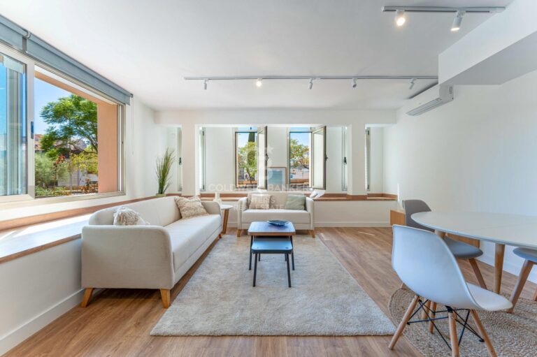Vivienda recién reformada con trastero en finca con servicio de conserjería.