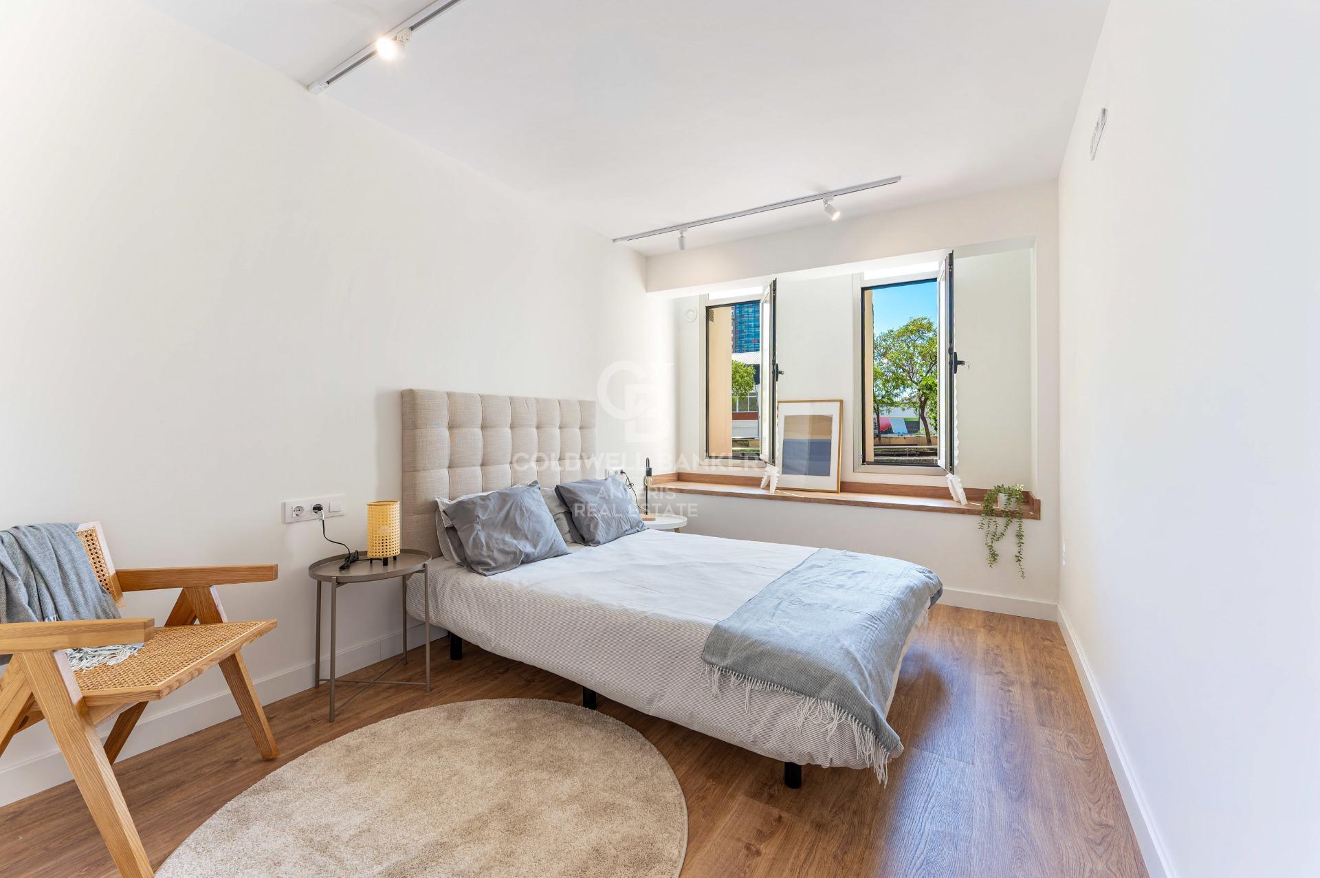 Vivienda recién reformada con trastero en finca con servicio de conserjería.