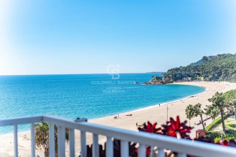 Mieszkanie na wysokim piętrze przy plaży Fenals w Lloret de Mar