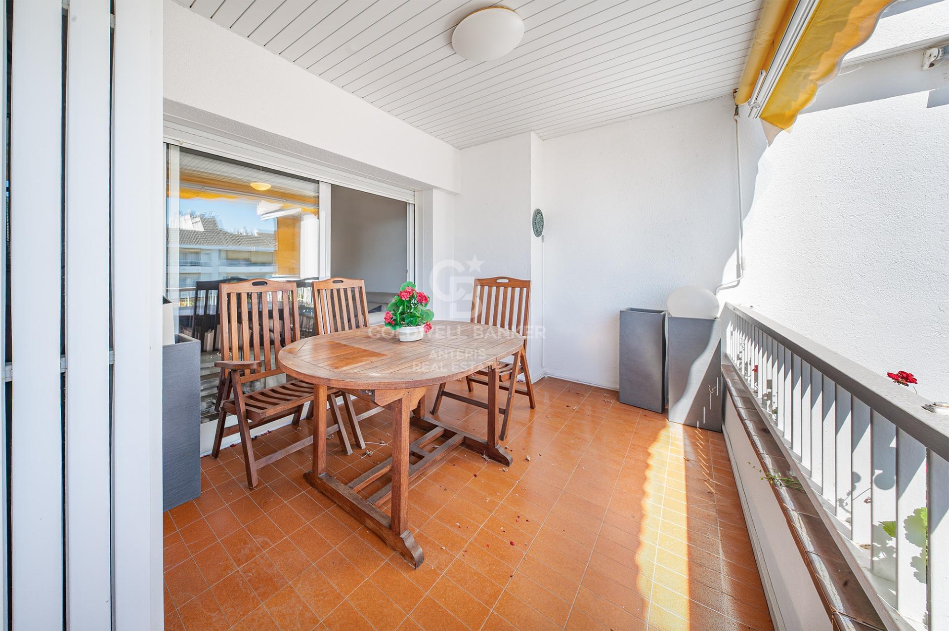 Piso alto en venta en primera línea de mar en Playa de Fenals, Lloret de Mar
