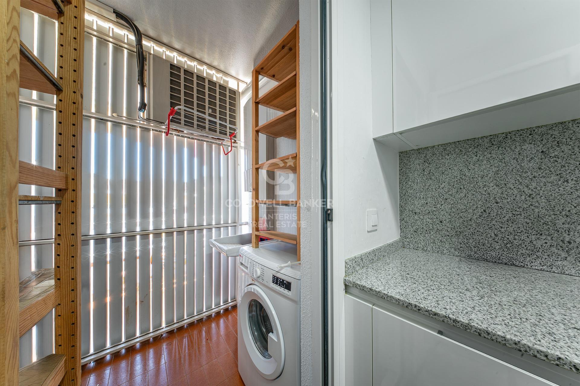 Piso alto en venta en primera línea de mar en Playa de Fenals, Lloret de Mar