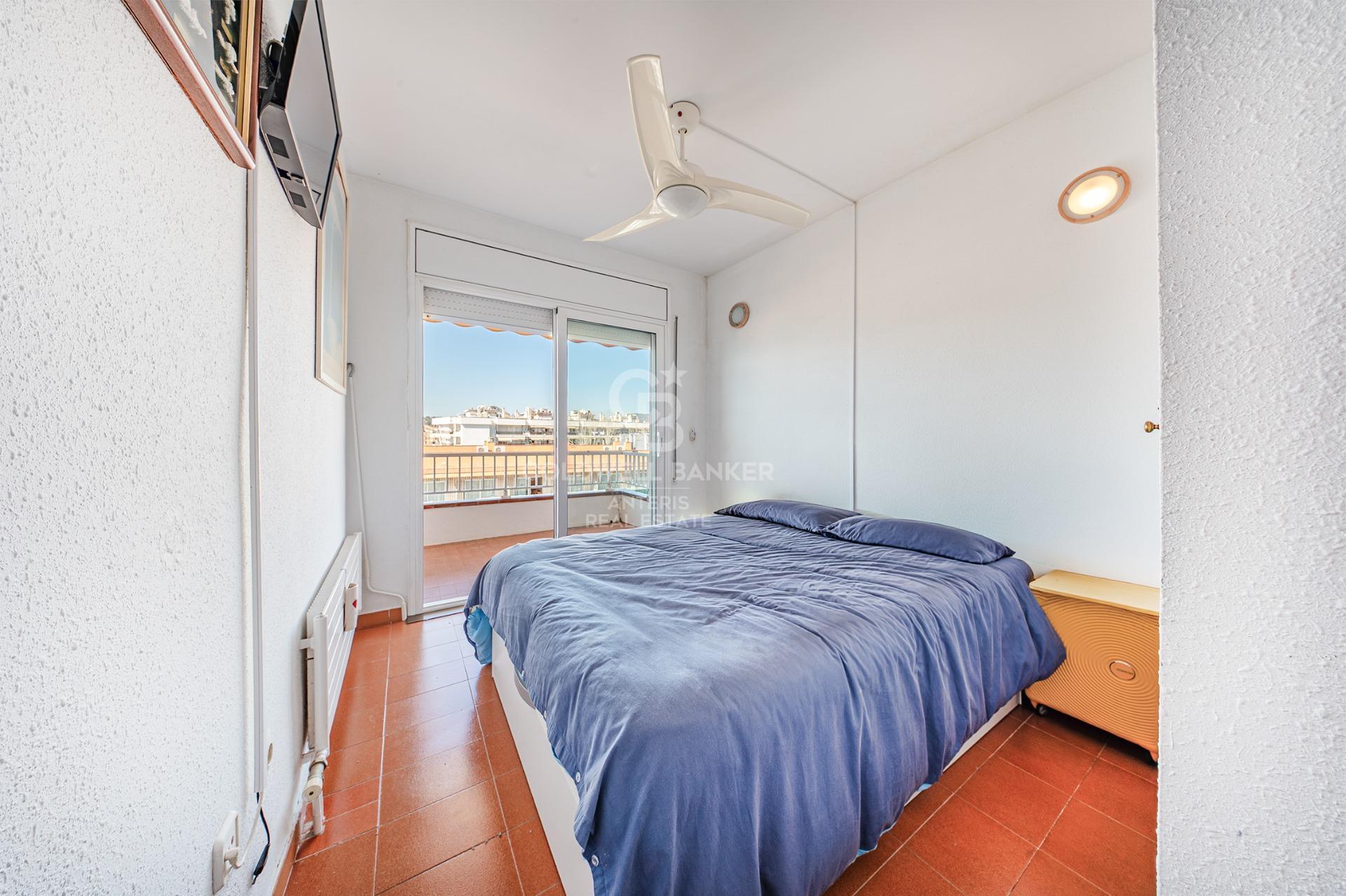Piso alto en venta en primera línea de mar en Playa de Fenals, Lloret de Mar