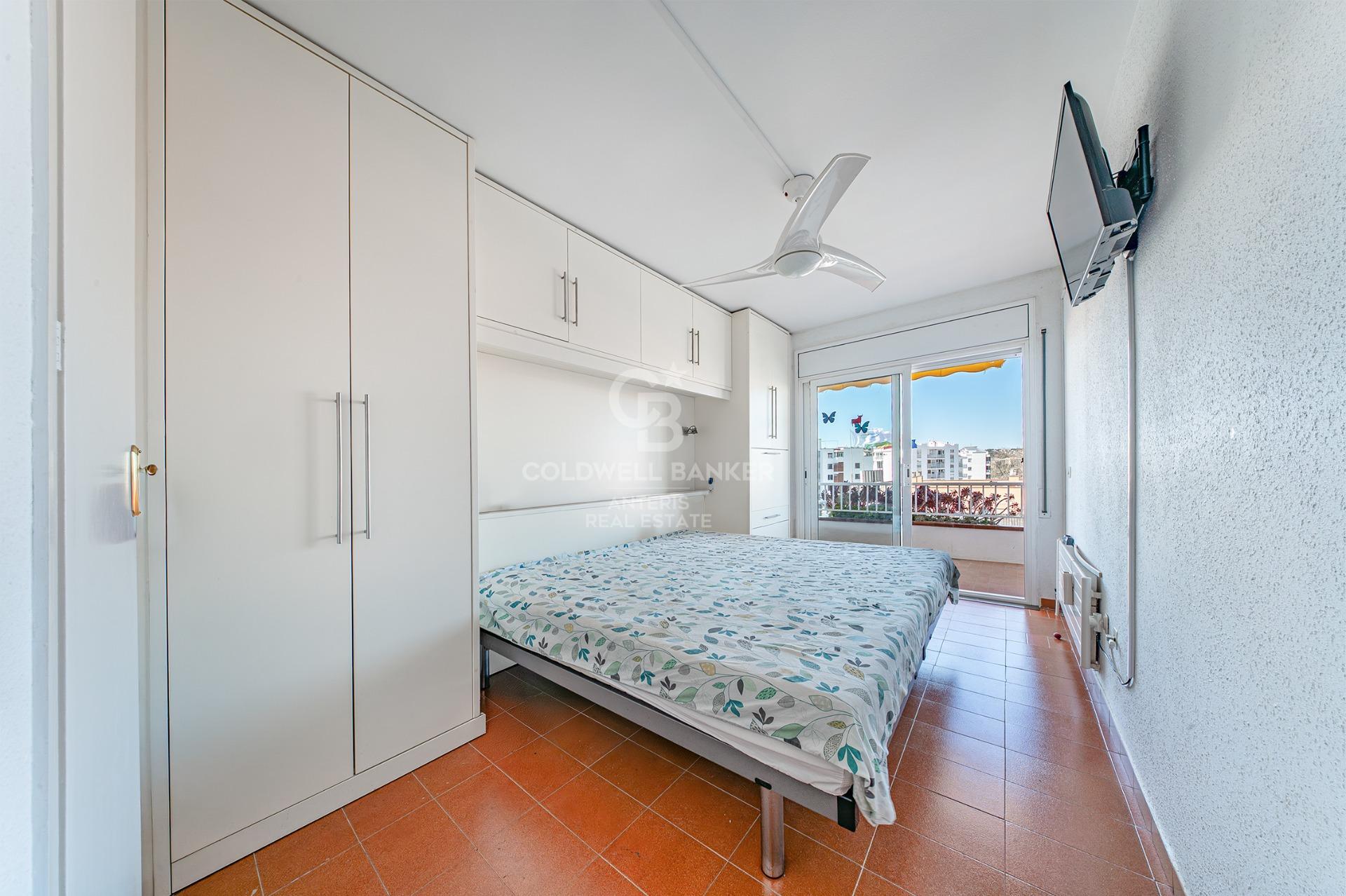 Piso alto en venta en primera línea de mar en Playa de Fenals, Lloret de Mar
