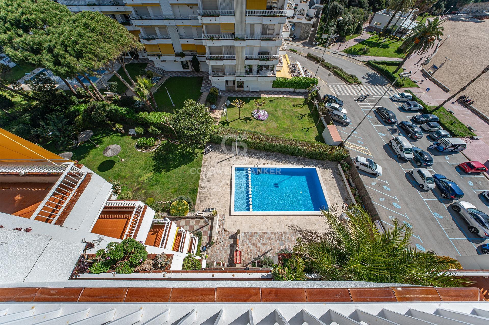Piso alto en venta en primera línea de mar en Playa de Fenals, Lloret de Mar