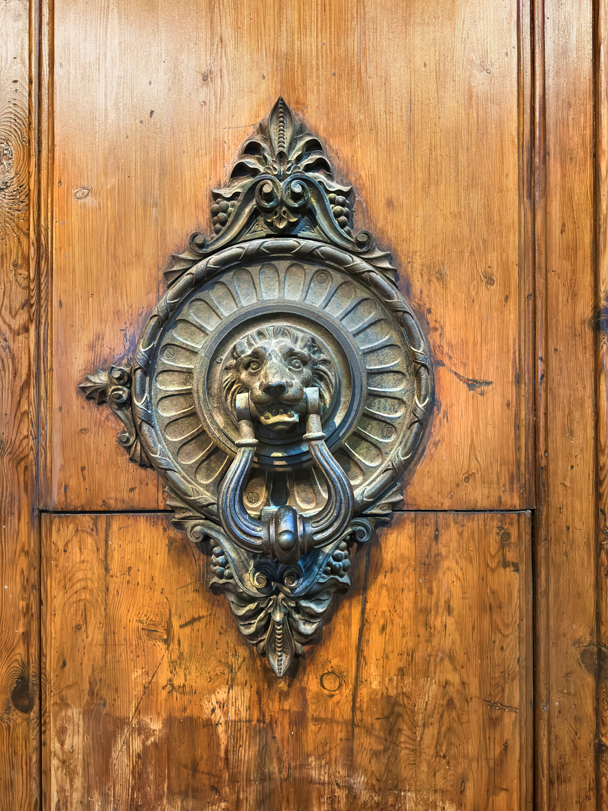 Squatters in Barcelona in 2026: is the new law working, and how do you protect your property?