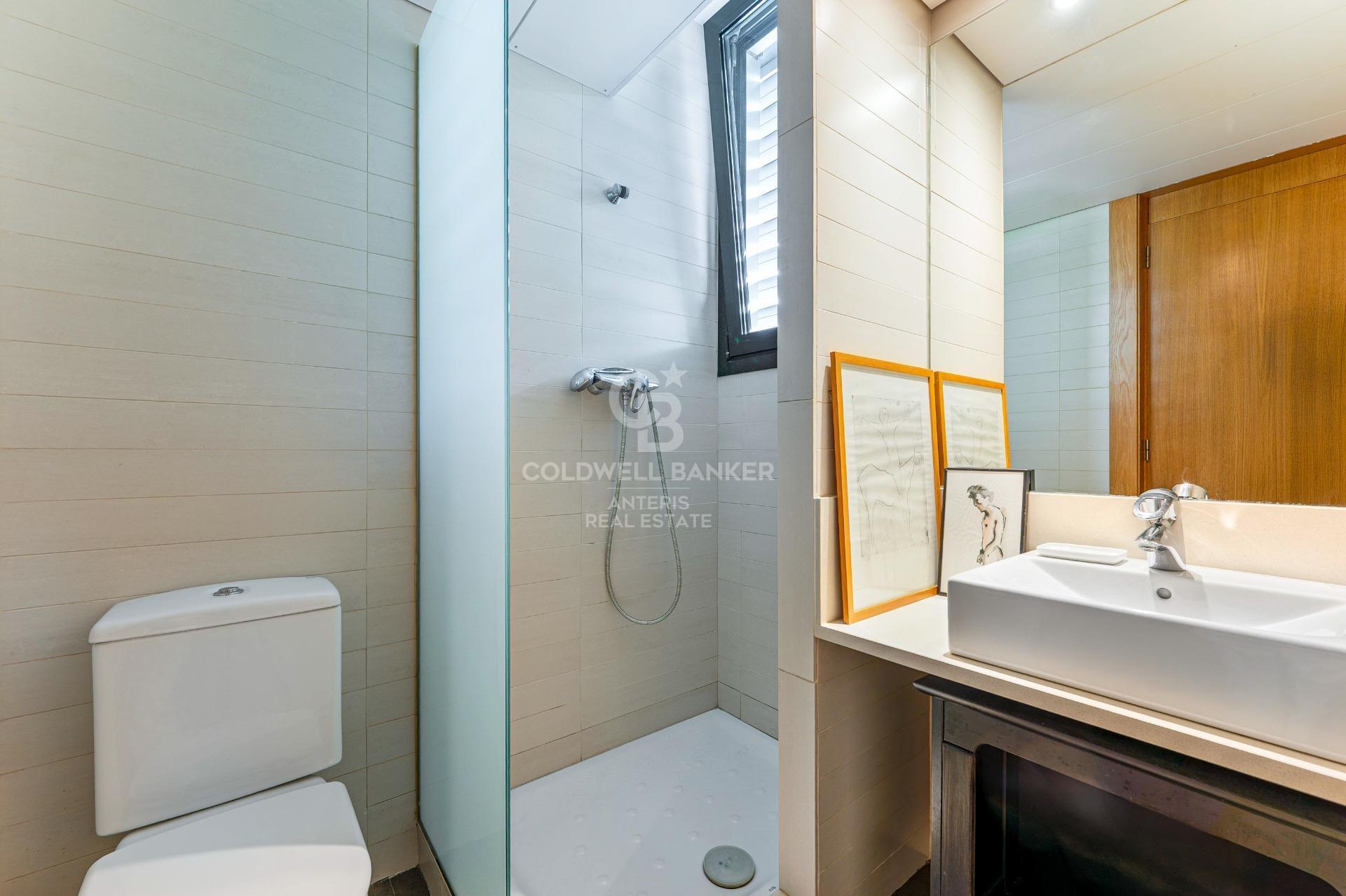 Penthouse z tarasem, prywatnym basenem i miejscem parkingowym