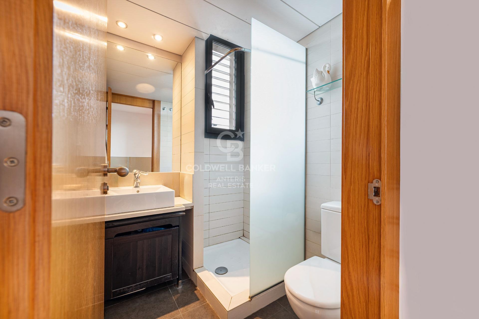 Penthouse z tarasem, prywatnym basenem i miejscem parkingowym