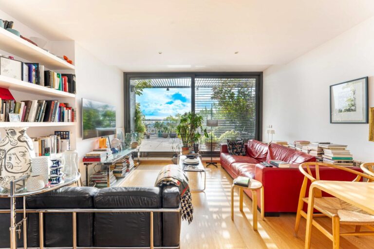 Penthouse for sale with terrace, with a private swimming pool, and one parking space within the building. The building offers a communal swimming pool.