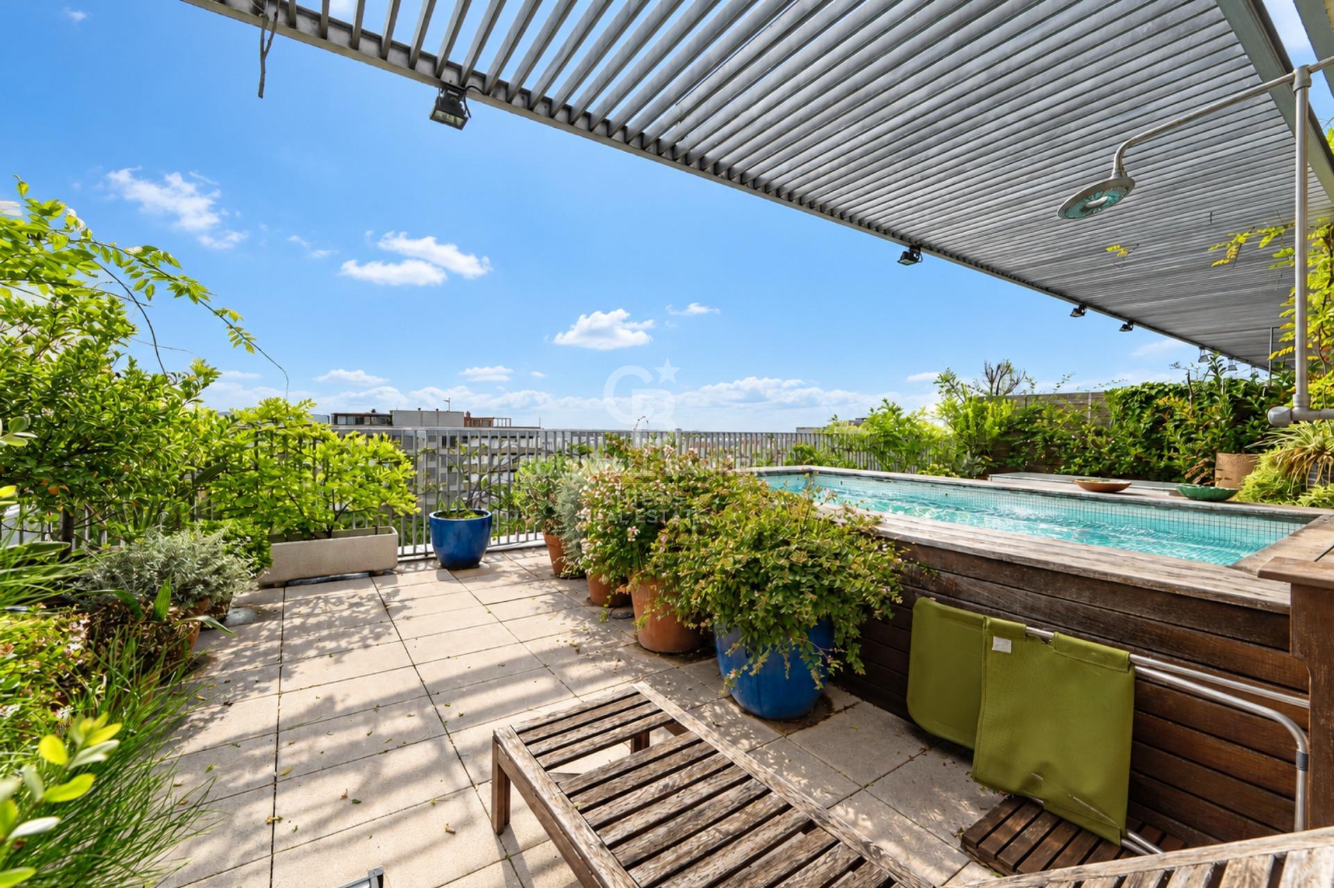 Penthouse z tarasem, prywatnym basenem i miejscem parkingowym