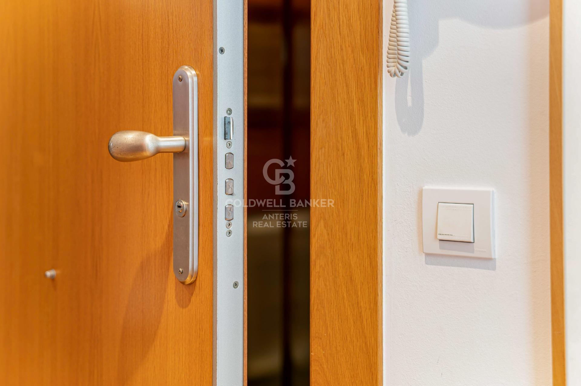 Penthouse z tarasem, prywatnym basenem i miejscem parkingowym