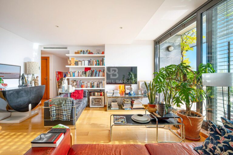Penthouse for sale with terrace, with a private swimming pool, and one parking space within the building. The building offers a communal swimming pool.