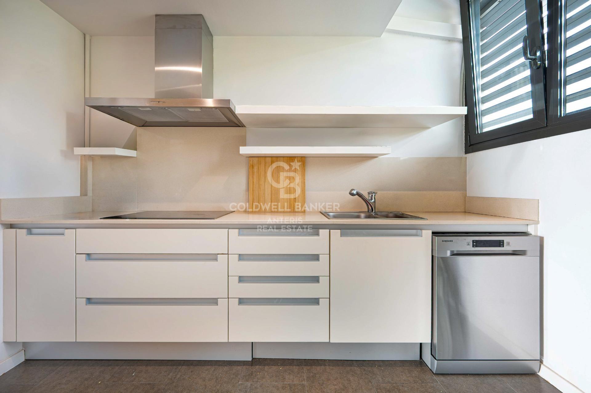 Penthouse z tarasem, prywatnym basenem i miejscem parkingowym