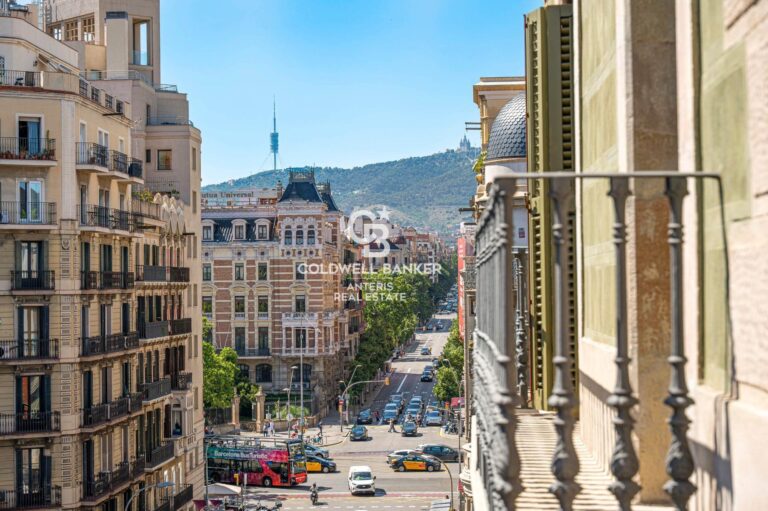Luksusowe mieszkanie po generalnym remoncie na Carrer de Balmes